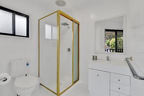 Homely 3-bed Townhouse With Pool & Gym Access