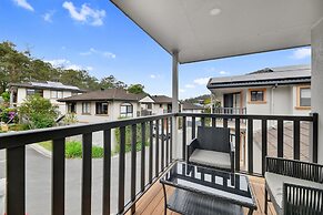 Homely 3-bed Townhouse With Pool & Gym Access