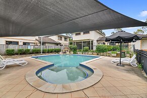 Homely 3-bed Townhouse With Pool & Gym Access