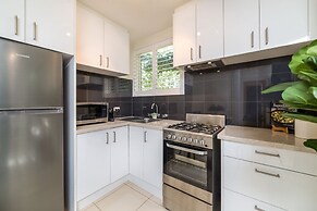 Cosy and Convenient Leafy Apartment