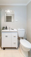 Cosy and Convenient Leafy Apartment