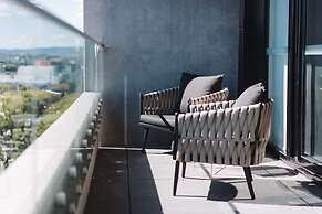 Perfect Located 1-bed With Great Views
