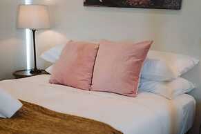 Perfect Located 1-bed With Great Views