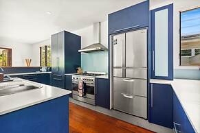 Elegant 3-bed Home With Games Room