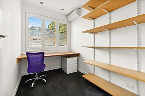 Elegant 3-bed Home With Games Room