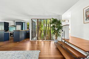 Elegant 3-bed Home With Games Room