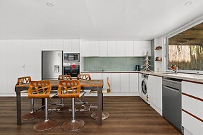 Elegant 3-bed Home With Games Room