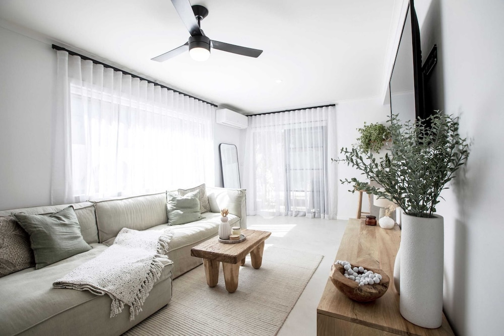 Coastal 2-bed Apartment With Courtyard