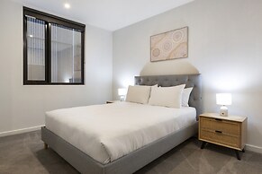 Oceanfront 2-bed With Balcony & Study Nook