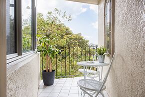 Bronte Beach Coastal Apartment With Ocean View