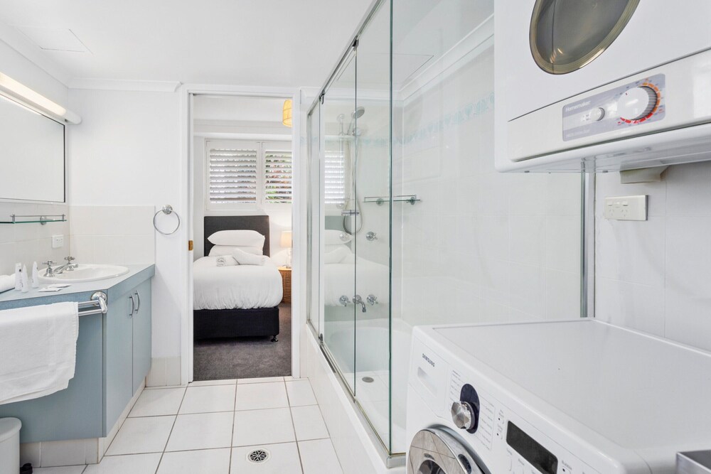 Beachfront 2-bed With Pool, BBQ