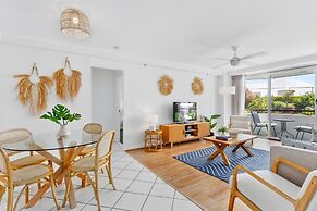 Beachfront 2-bed With Pool, BBQ