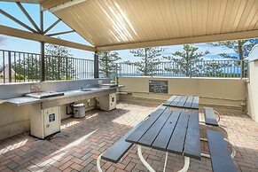 Beachfront 2-bed With Pool, BBQ