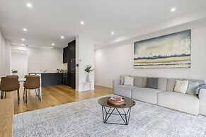 Northcote 3-bed Townhouse Near Cafes & Shops