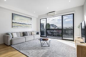 Northcote 3-bed Townhouse Near Cafes & Shops