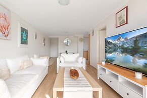 Spacious 3-bed With Alfresco Dining by Amenities