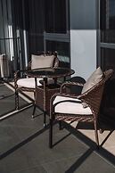Pristine 2-bed Apartment With Pool and BBQ