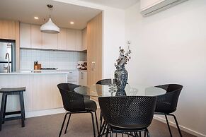 Pristine 2-bed Apartment With Pool and BBQ
