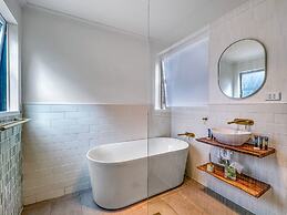 Spacious 2-bed Townhouse With BBQ