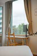 Central 2-bed With Gym and Parking