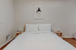 Central 2-bed With Gym and Parking