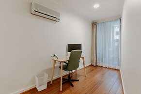 Central 2-bed With Gym and Parking