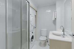 Central 2-bed With Gym and Parking