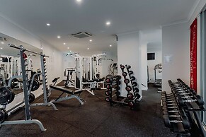 Central 2-bed With Gym and Parking