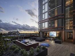 Chic 1-bed With City Views, Parking, Gym & Pool