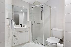 Chic Inner-city 1 Bedroom With Balcony