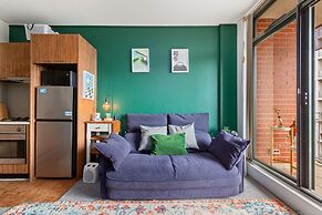 Chic Inner-city 1 Bedroom With Balcony