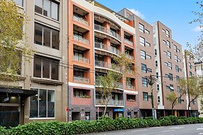 Chic Inner-city 1 Bedroom With Balcony