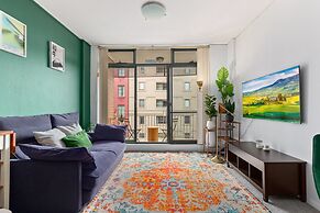 Chic Inner-city 1 Bedroom With Balcony