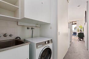 Chic Inner-city 1 Bedroom With Balcony