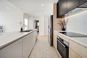 Spacious 1-bed Apartment With Gym, BBQ & Parking
