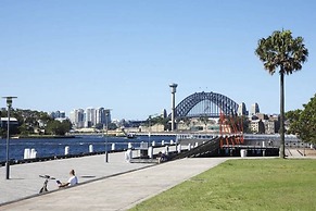 Thriving City Location, Dining hub Near CBD