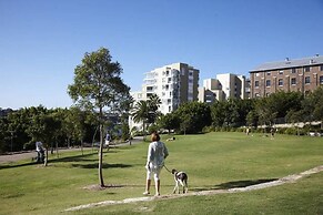 Thriving City Location, Dining hub Near CBD