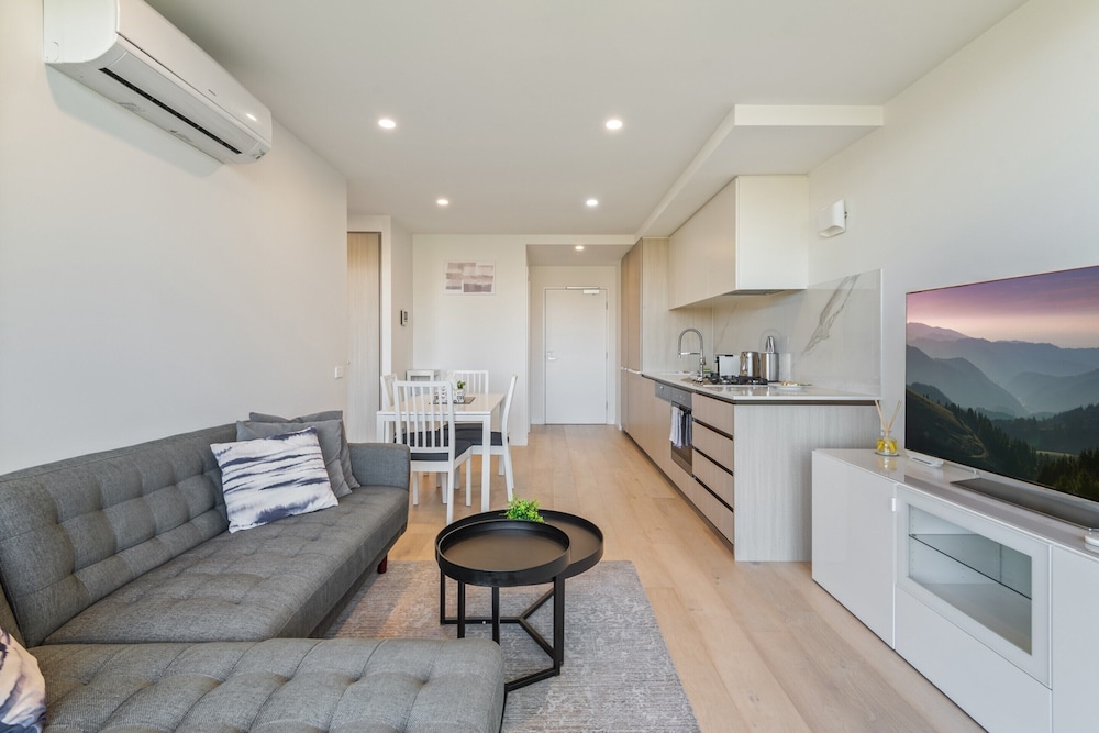 City Views & Inner-north Cool at Your Door