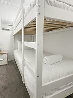 2-bed City Apartment With Gym