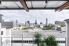 Best Location 2-bed With Gym, Pool 7-min From CBD