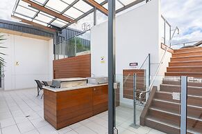 Best Location 2-bed With Gym, Pool 7-min From CBD