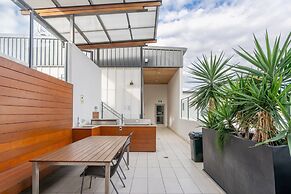 Best Location 2-bed With Gym, Pool 7-min From CBD