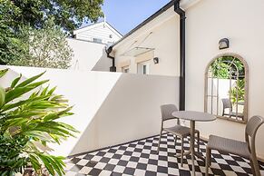 Boutique Studio With Balcony in Perfect Location
