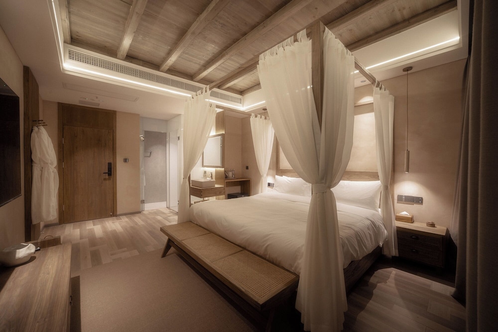 Shishe Spring Designer Homestay