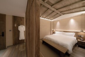 Shishe Spring Designer Homestay