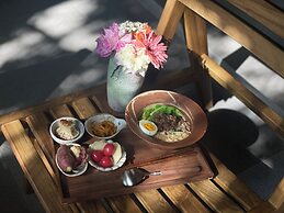 Shishe Spring Designer Homestay