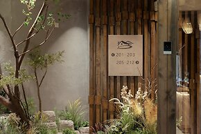 Shishe Spring Designer Homestay