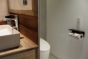 Shishe Spring Designer Homestay
