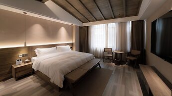 Shishe Spring Designer Homestay