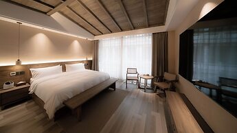 Shishe Spring Designer Homestay